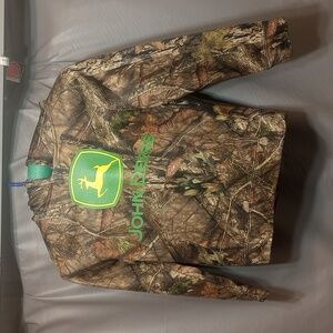John Deere camo hooded sweatshirt child's/ youth Small (8)
